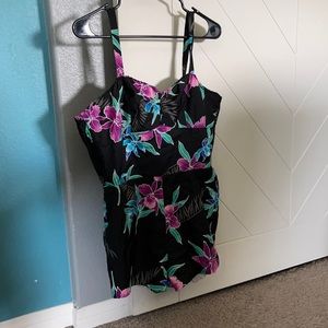 Super cute Pinup style romper. Shorts. Hawaiian.